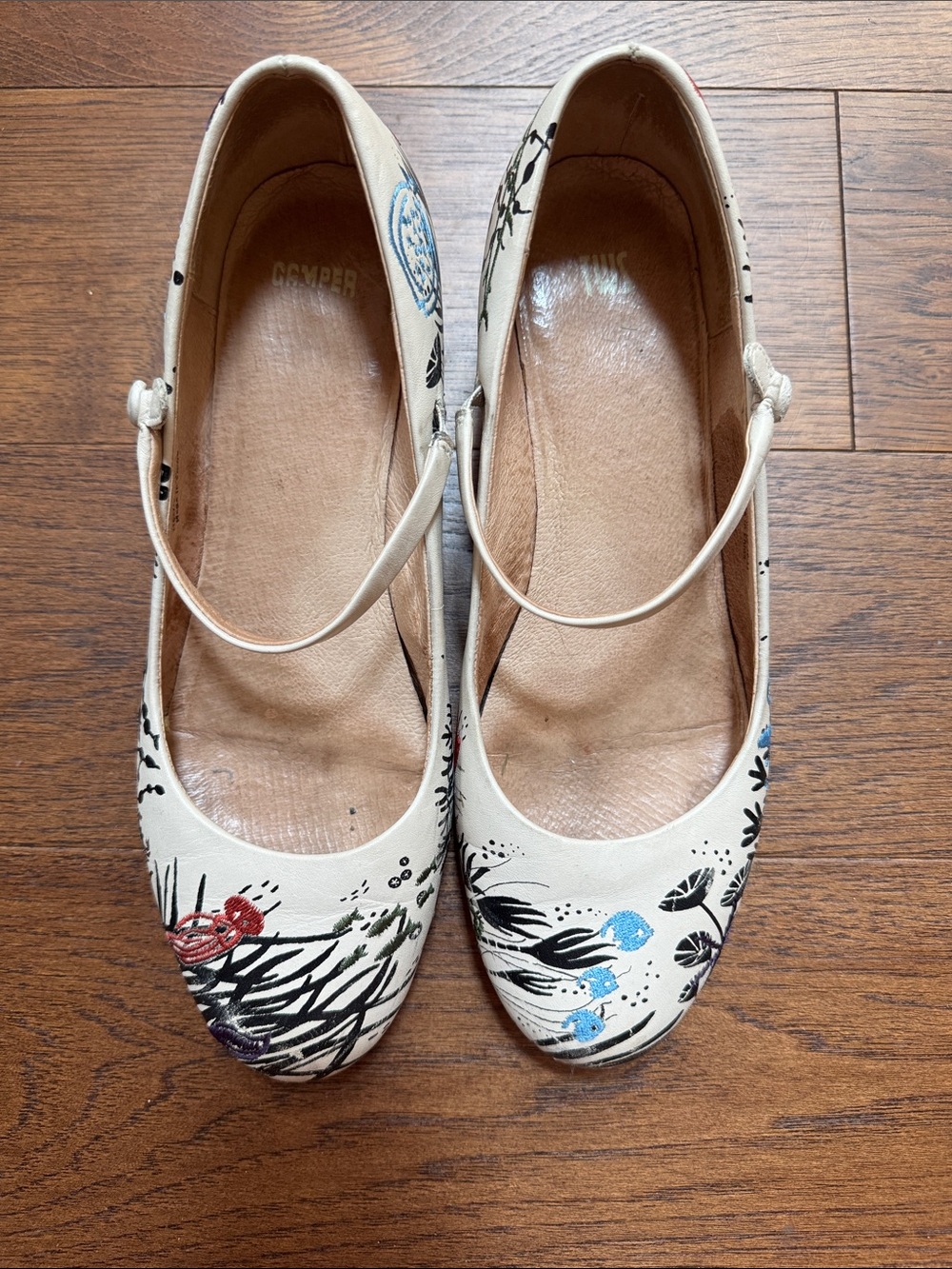 Camper rare Twins ocean themed Mary Jane heels